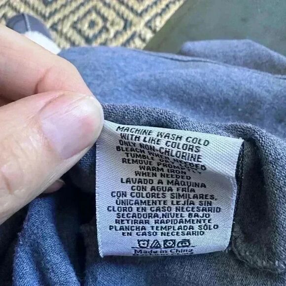 HUF Graphic Varsity Long Sleeve Shirt
HUF highway sign with iconic 86. Mens Lg - Picture 10 of 10